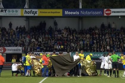 EN VIDEO: Duro choque dejó insconsciente a un portero, debieron reanimarlo dentro del campo