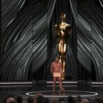 Un día después, se han filtrado las fotos del tras cámaras de John Cena y presentación llamativa en últimos los Premios Óscar 2024.