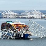 Comenzaron a retirar los contenedores del barco que chocó con el puente en Baltimore (EEUU). Esperan, que dicha tarea, complete en la semana
