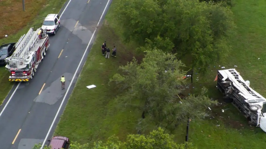 Al menos ocho muertos y 40 heridos fue el resultado de un choque de autobús registrado este martes, 14 de mayo, en Florida.  