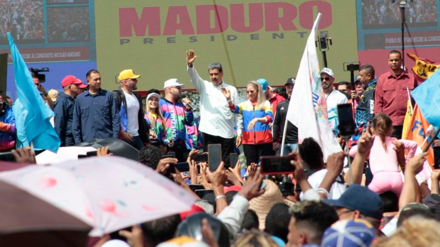 EN VIDEO: Maduro ordena "tumbar y reconstruir por completo" el barrio 5 de julio de Petare